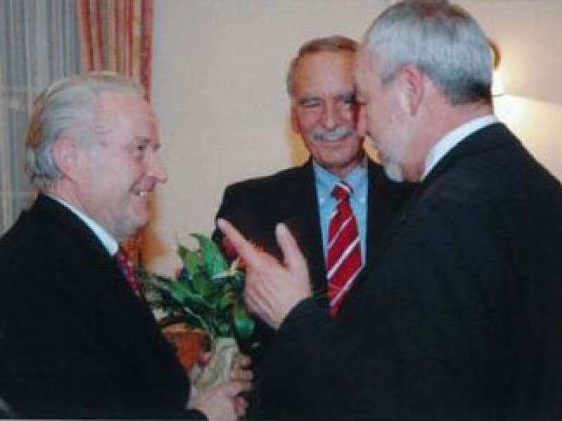 Karlheinz Paetow, Wirtschaftsminister Dr. Ebnet, Uwe Steinhagen auf Jahresempfang 2002